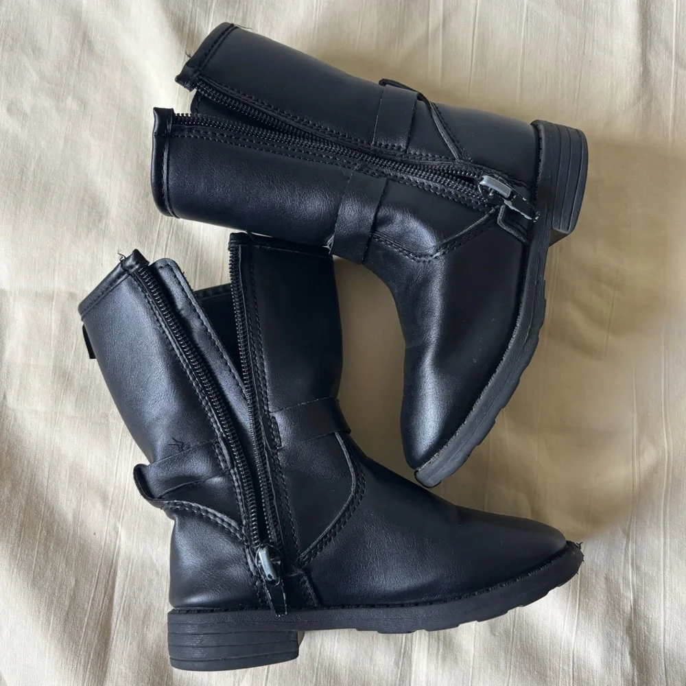 Carter's Black Kids Shoes size 7 M